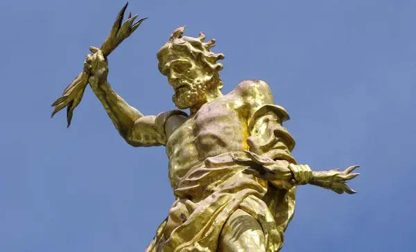 Foto: Staatliche Schlösser und Gärten Baden-Württemberg, Andrea Rachele Residenzschloss Rastatt, Dach, Jupiterstatue