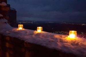 Festungsruine Hohenneuffen, Event, Kerzen auf der Mauer