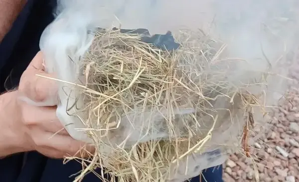 Foto: Staatliche Schlösser und Gärten Baden-Württemberg, Klaus Haller Römische Badruine Badenweiler, Anfachen eines Feuers