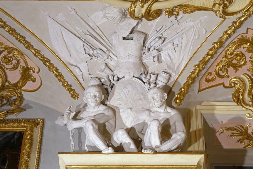 Residenzschloss Rastatt, Stuckfiguren im Ahnensaal