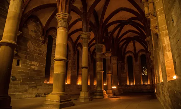 Foto: Staatliche Schlösser und Gärten Baden-Württemberg, MiHo-Photography - Miriam Horntrich Kloster Maulbronn, Herrenrefektorium im Kerzenschein